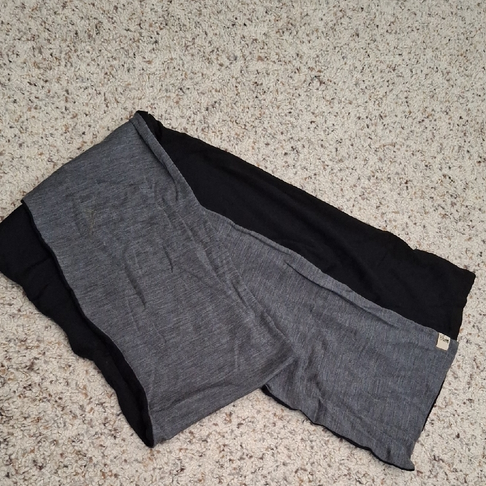 Minus 33 Merino grey and black Reversible Skerf